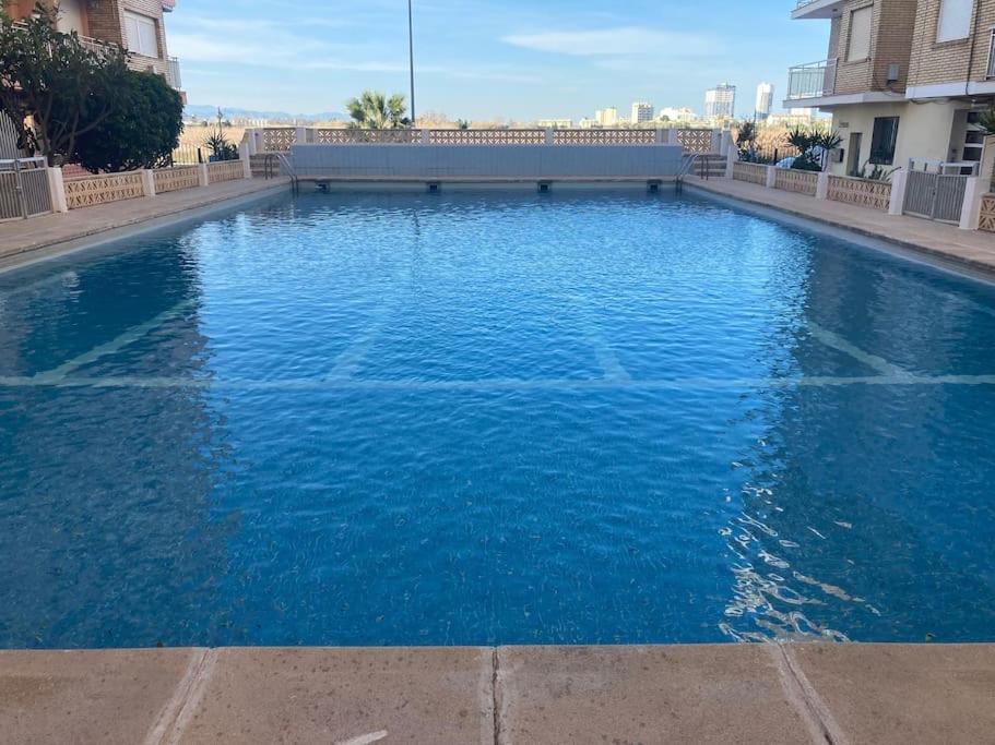 Coqueto Apartamento De Playa Con Piscina Y Terraza Valencia Eksteriør billede